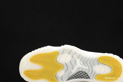 Low 11 Snakeskin” Air Jordan “Yellow 0803